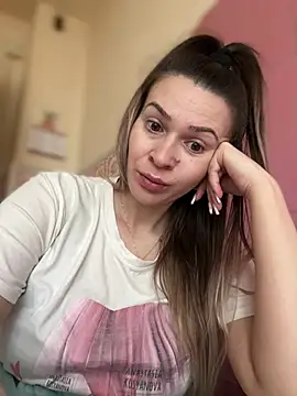 iSelena online show from March 2026 09:02:02 AM