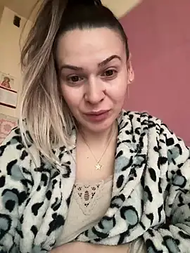 iSelena online show from March 2026 05:55:02 AM