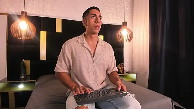 Lucio  Fox online show from April 2026 12:13:01 PM