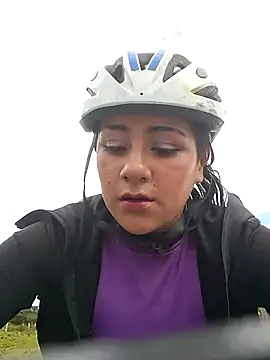 CAROLINE  07 online show from September 2025 01:47:01 PM