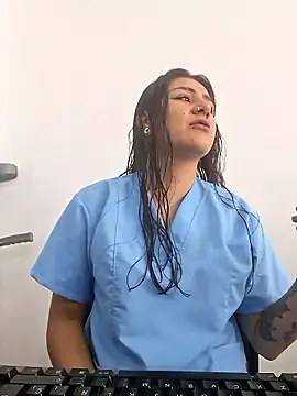 CAROLINE  07 online show from January 2026 01:26:01 PM