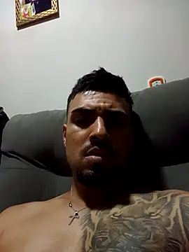 nnyzinho17 online show from December 2025 09:32:02 PM