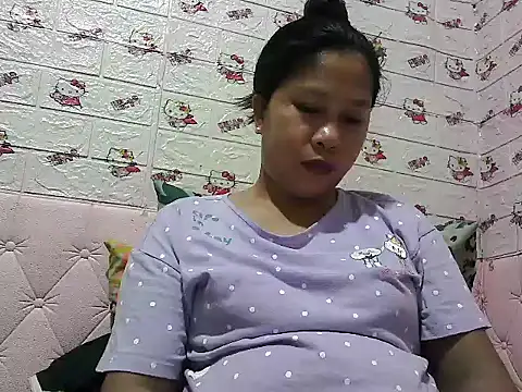 Snapshot of Pilipinalyn23 chatting on May 2026 01:17:02 PM Pilipinalyn23 online show from May 2026 01:17:02 PM