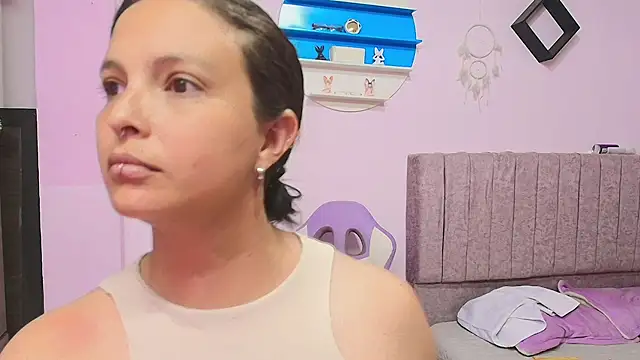 MiSofialeal online show from January 2026 05:06:01 PM