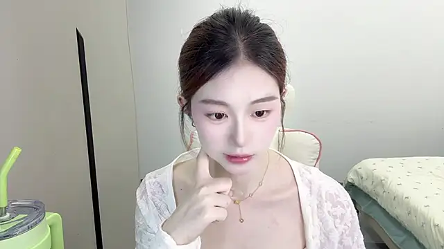 Snapshot of Cookie-oo chatting on October 2025 12:03:01 PM Cookie-oo online show from October 2025 12:03:01 PM