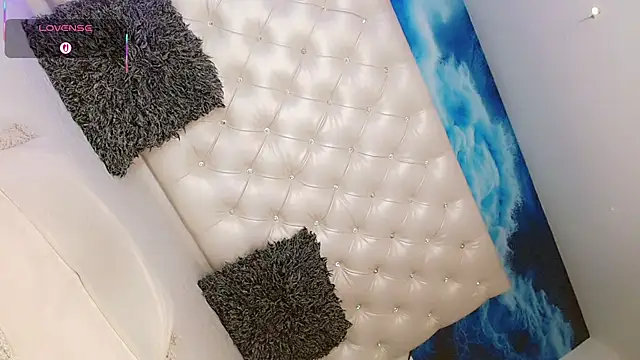 Milla Star  online show from April 2026 12:04:01 PM