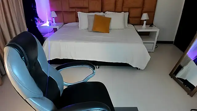 Catti Brie online show from October 2025 11:38:02 AM