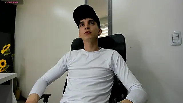 Jheampiiero online show from April 2026 07:09:02 PM