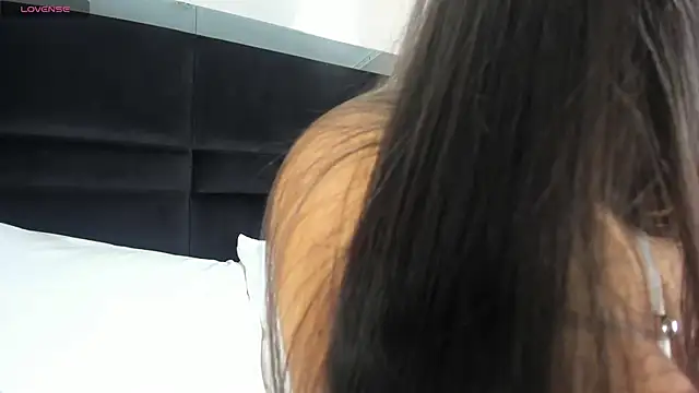 CarolineLee  online show from April 2026 10:34:02 PM