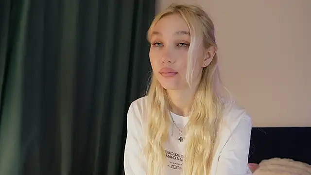 cuteleraay online show from February 2026 09:11:01 PM