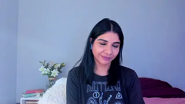 Laura-angeel online show from November 2025 07:06:01 PM