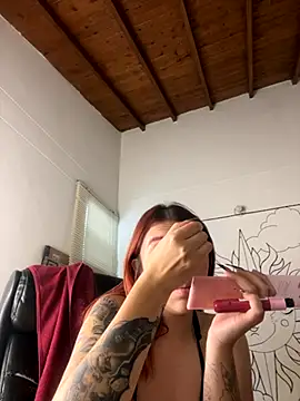 Paulina-Wells online show from October 2025 10:03:02 PM