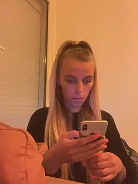 BrumeLove online show from June 2026 08:27:02 AM