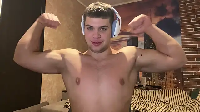 MusclePhantom online show from December 2025 10:08:02 PM