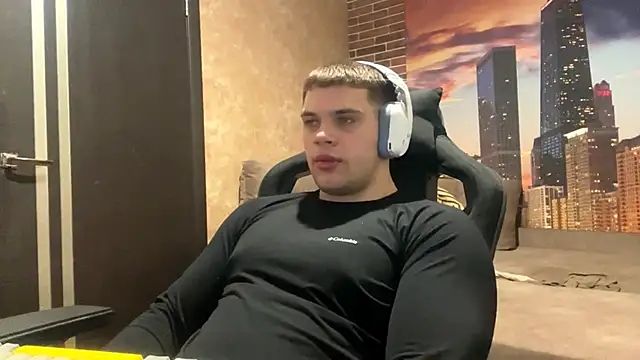 MusclePhantom online show from February 2026 09:00:02 PM