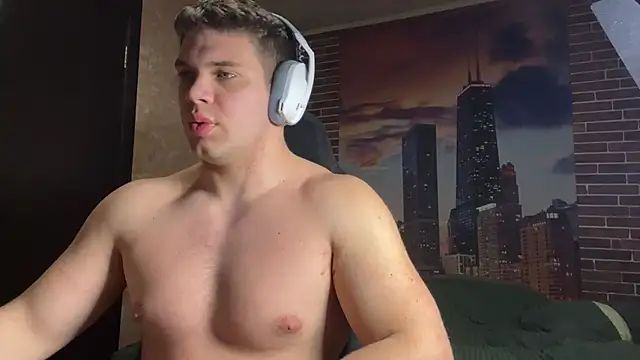 MusclePhantom online show from April 2026 08:44:01 PM