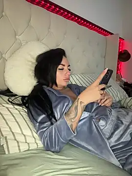 Snapshot of BELLABLACKXUK chatting on April 2026 10:48:01 PM BELLABLACKXUK online show from April 2026 10:48:01 PM