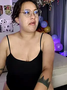 Snapshot of Laureen_se chatting on June 2026 04:43:02 AM Laureen se online show from June 2026 04:43:02 AM