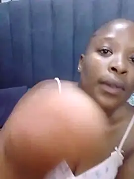 Snapshot of MrsMxx25 chatting on October 2025 10:57:02 AM MrsMxx25 online show from October 2025 10:57:02 AM