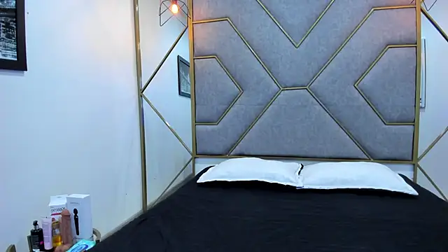 NavannyCattan online show from November 2025 04:23:02 AM