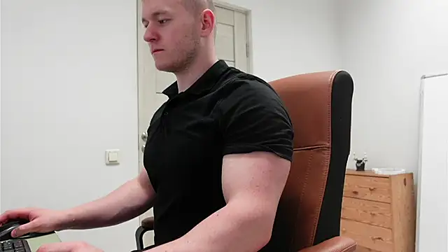 Snapshot of Richard_Dullas chatting on June 2026 12:32:02 AM Richard Dullas online show from June 2026 12:32:02 AM