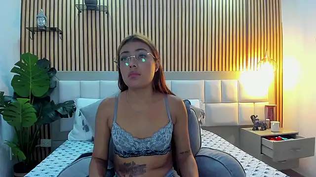 KattyBonnie online show from November 2025 07:36:03 PM