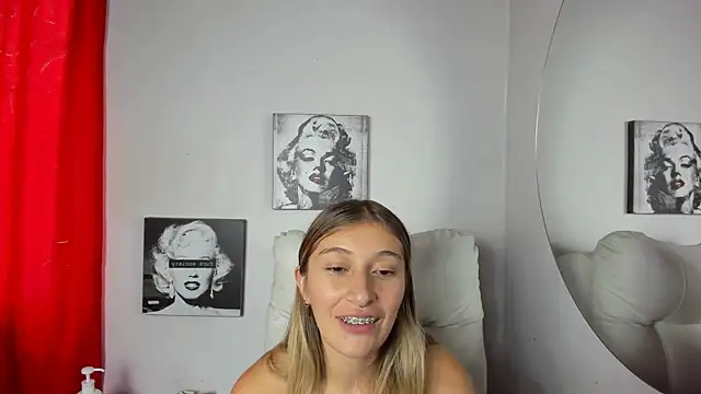 Snapshot of SophiaaLee chatting on July 2026 01:58:33 AM SophiaaLee online show from July 2026 01:58:33 AM