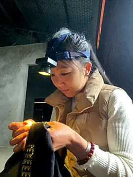 Huong-Ly online show from November 2025 01:50:01 AM