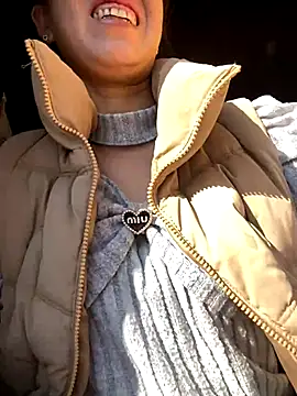 Huong-Ly online show from November 2025 01:41:02 AM