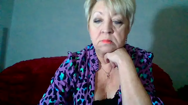 Snapshot of DianaQDream chatting on May 2026 07:04:02 AM DianaQDream online show from May 2026 07:04:02 AM