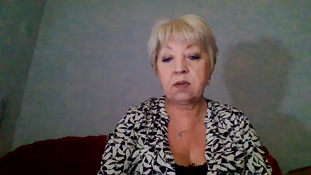 Snapshot of DianaQDream chatting on June 2026 02:27:01 AM DianaQDream online show from June 2026 02:27:01 AM