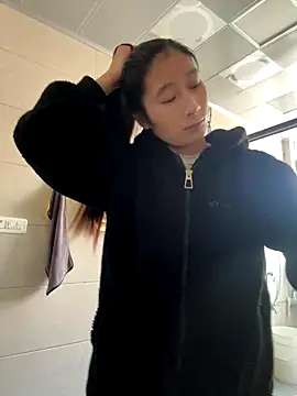 crhong666 online show from November 2025 12:46:01 AM