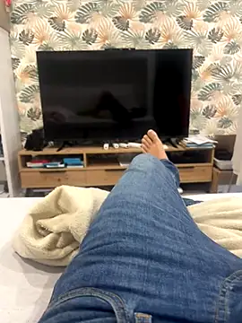 Snapshot of LesAmantsAE2 chatting on September 2025 07:43:01 AM LesAmantsAE2 online show from September 2025 07:43:01 AM