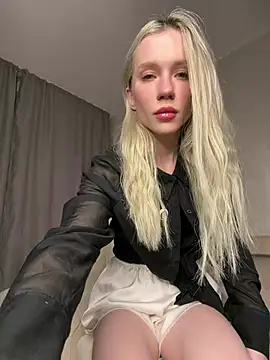 Snapshot of KittenFang chatting on May 2026 07:08:01 PM KittenFang online show from May 2026 07:08:01 PM