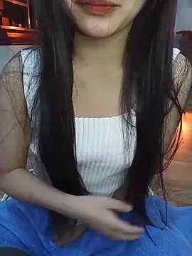 Emi Fujin online show from November 2025 01:47:02 PM