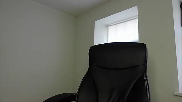 Laura Chaplin online show from March 2026 06:28:02 AM