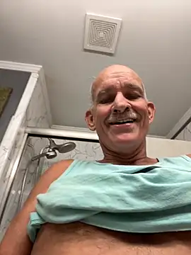 Snapshot of RightSized62 chatting on October 2025 06:19:02 PM RightSized62 online show from October 2025 06:19:02 PM