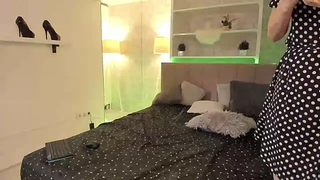 IsabelKiss online show from September 2025 05:52:02 AM