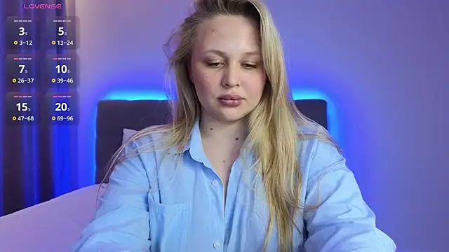 Snapshot of Estella_Elwood chatting on October 2025 04:15:02 PM Estella Elwood online show from October 2025 04:15:02 PM