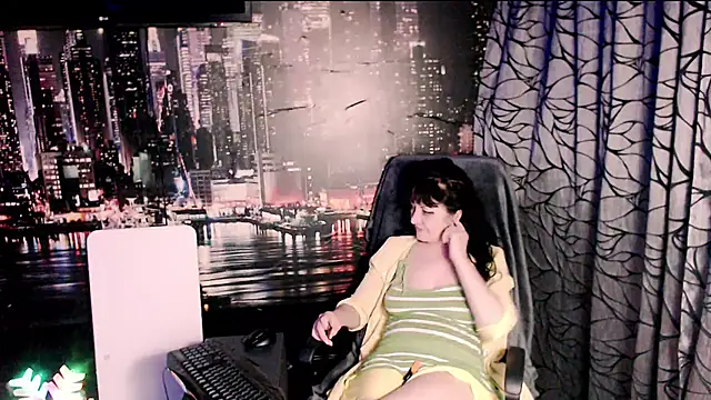 AMOURSWEET2025 online show from April 2026 05:49:01 PM