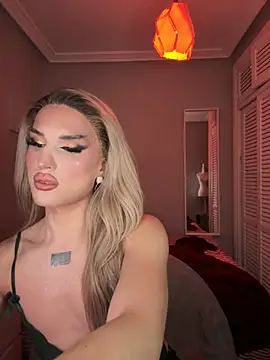 lacattiva online show from November 2025 06:17:01 PM