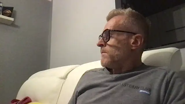 Axl hot online show from November 2025 05:23:01 PM