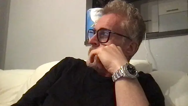 Axl hot online show from April 2026 08:54:02 PM