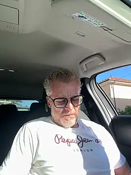 Axl hot online show from April 2026 03:36:02 PM