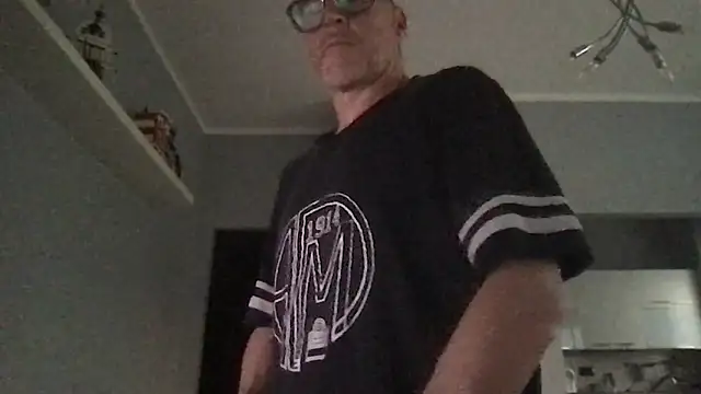Axl hot online show from June 2026 06:41:01 PM