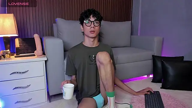 Phillicious   online show from May 2026 09:19:01 PM
