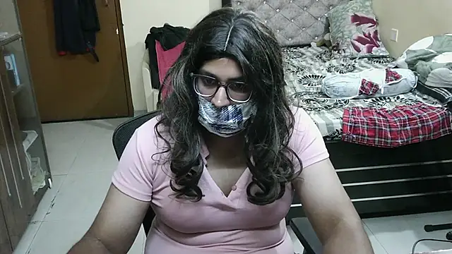 Snapshot of miniSissySlut1 chatting on May 2026 06:35:01 PM miniSissySlut1 online show from May 2026 06:35:01 PM