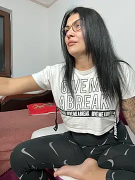 MiaKiittyy online show from October 2025 04:38:01 PM