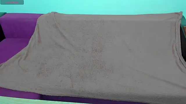 MiaKiittyy online show from April 2026 10:23:02 PM