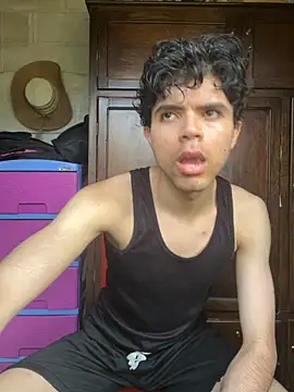 Axel-Mejia online show from October 2025 07:03:01 PM